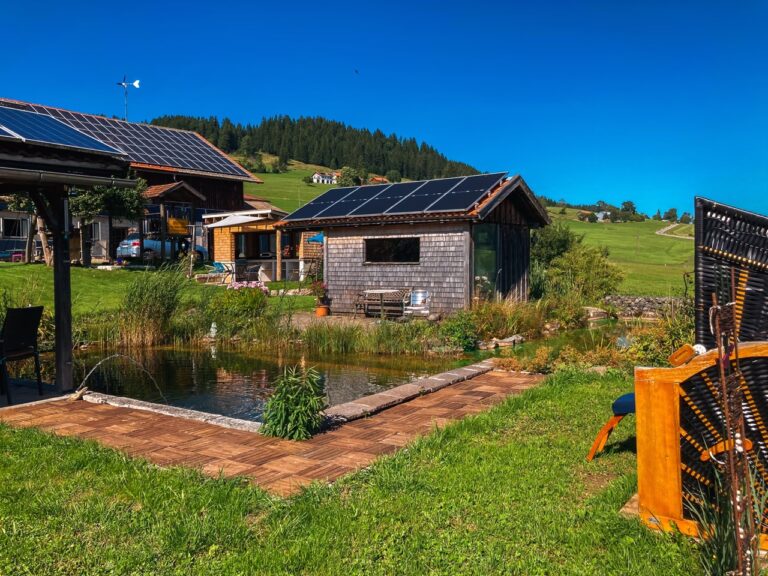 Garten mit Schwimmteich