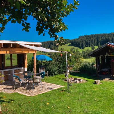 Outdoorküche, Grillplatz und Gartenhäusle