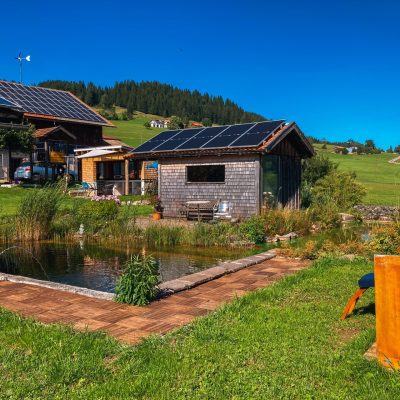 Garten mit Schwimmteich